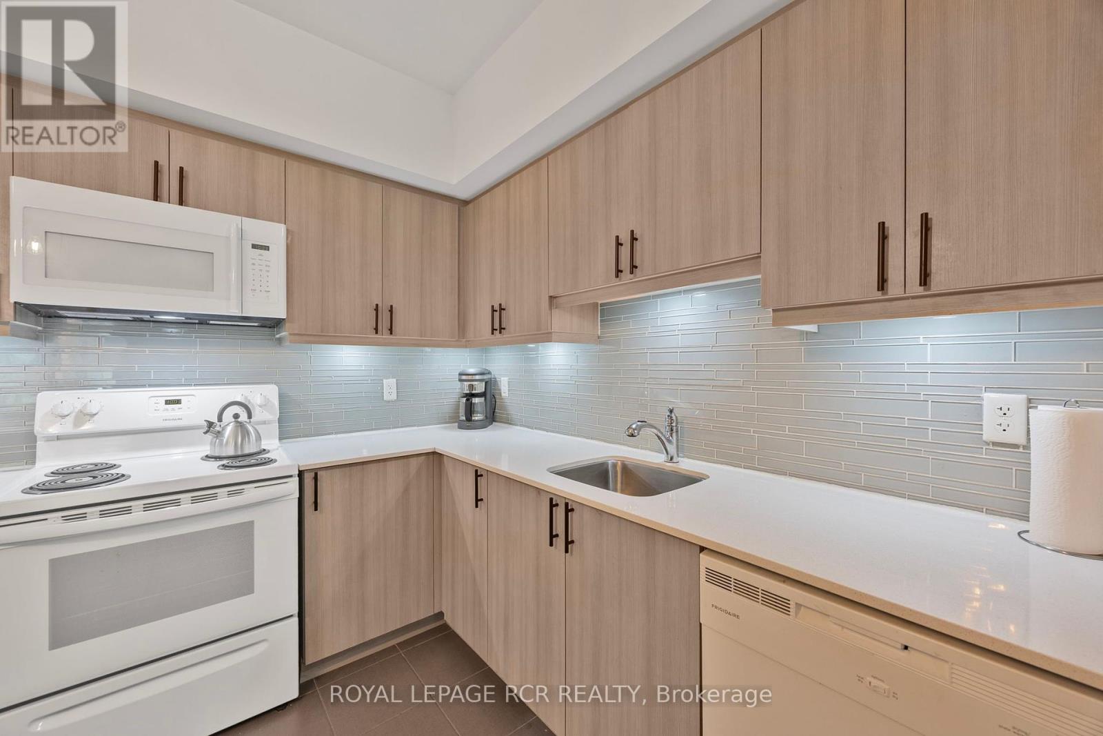 203 - 304 Essa Road, Barrie (0 West), Ontario  L9J 0H4 - Photo 15 - S12168183