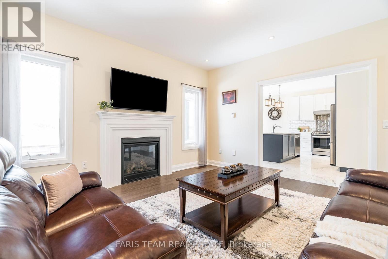 16 Hewson Street, Penetanguishene, Ontario  L9M 0V7 - Photo 15 - S12168218