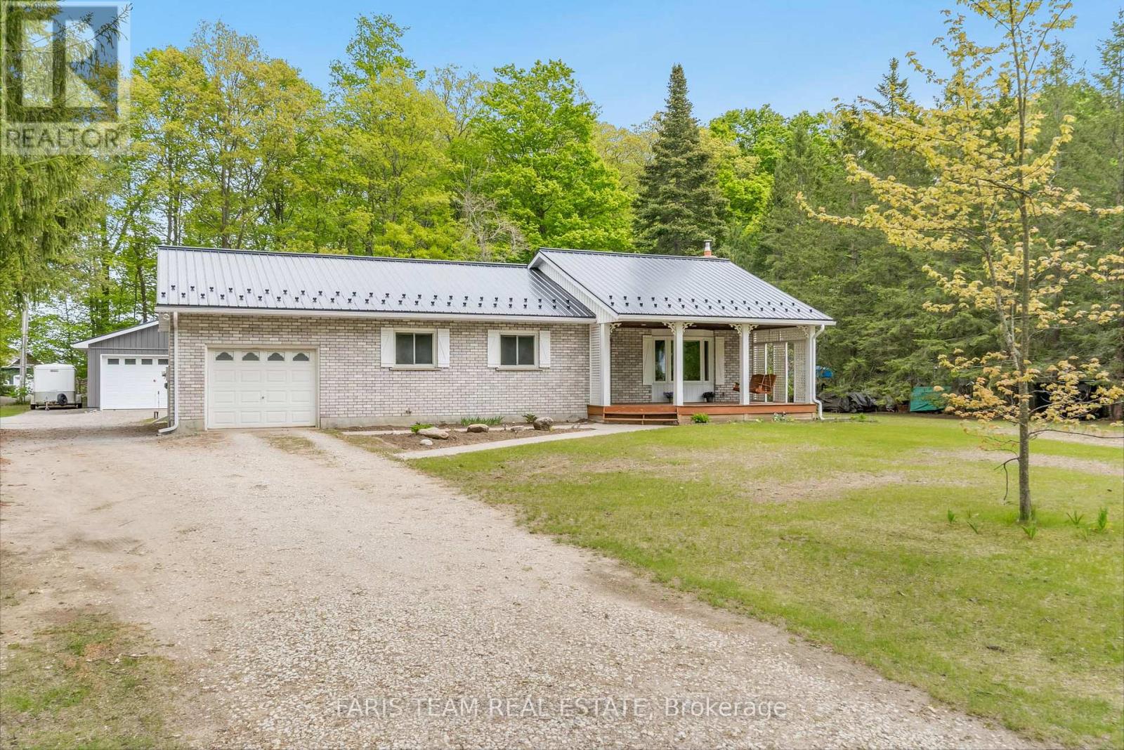 1941 Vespra Valley Road, Springwater, Ontario  L0L 1Y2 - Photo 2 - S12168252