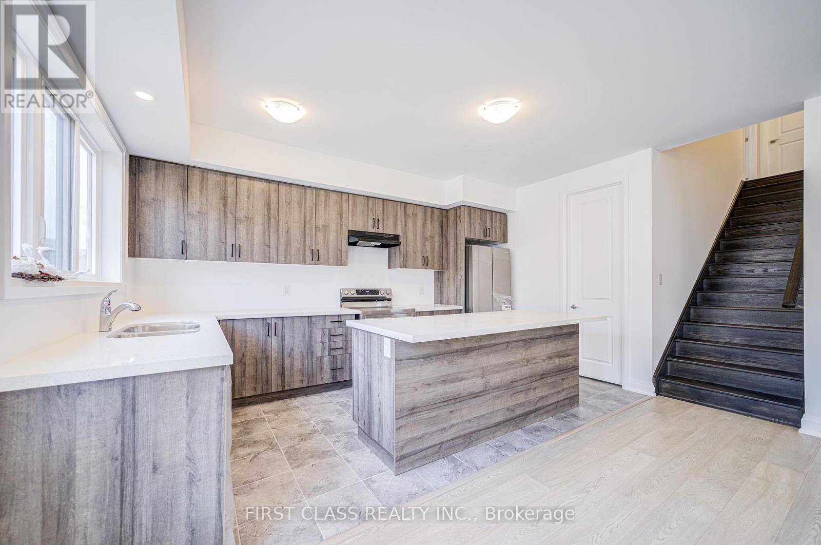 12 Barnyard Trail, Barrie, Ontario  L9J 0Y1 - Photo 9 - S12168275