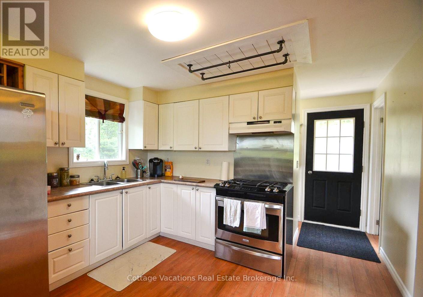527 Aspdin Road, Huntsville, Ontario  P1H 1Y4 - Photo 24 - X12161627