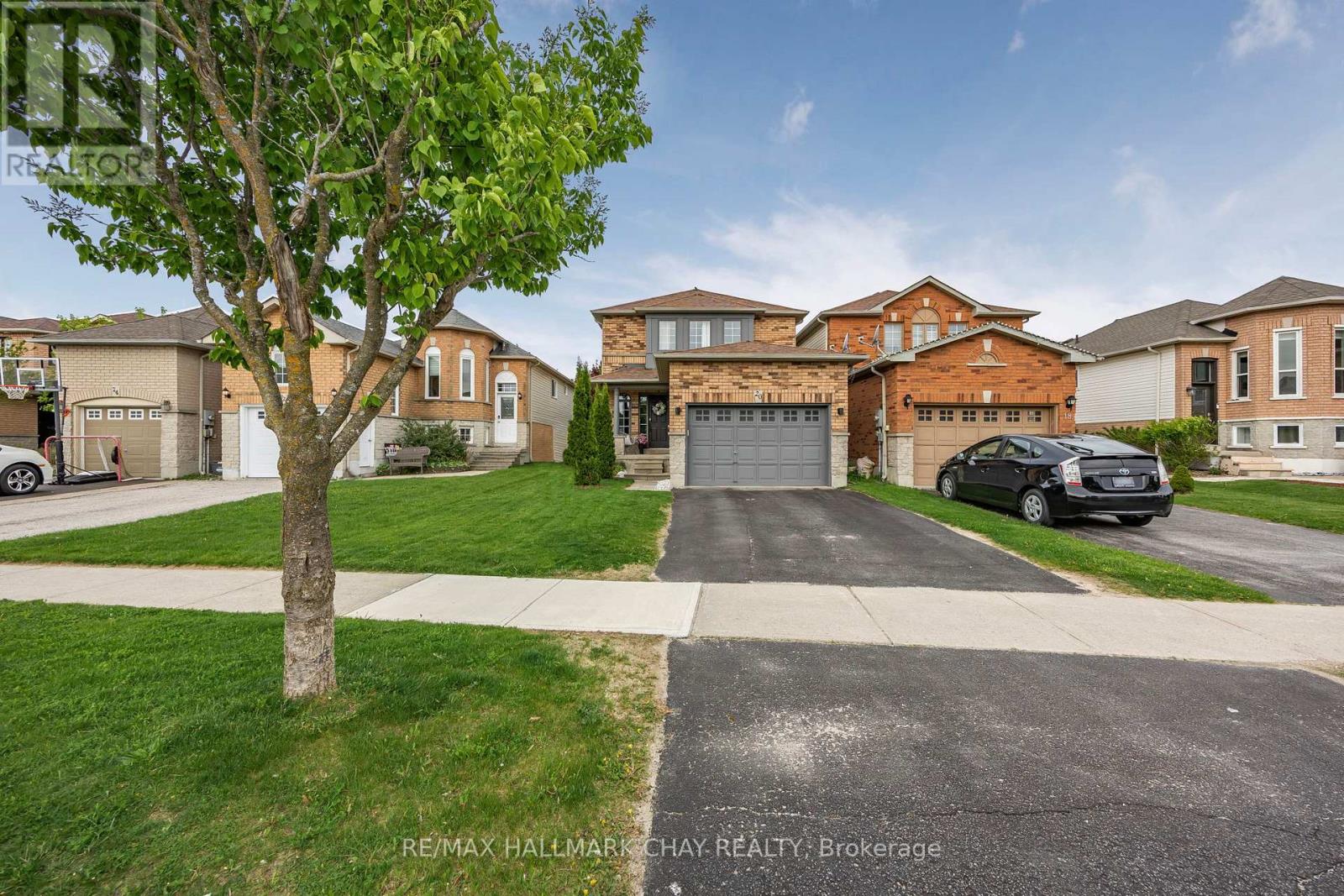 20 Basswood Drive, Barrie, Ontario  L4N 9P1 - Photo 1 - S12089926