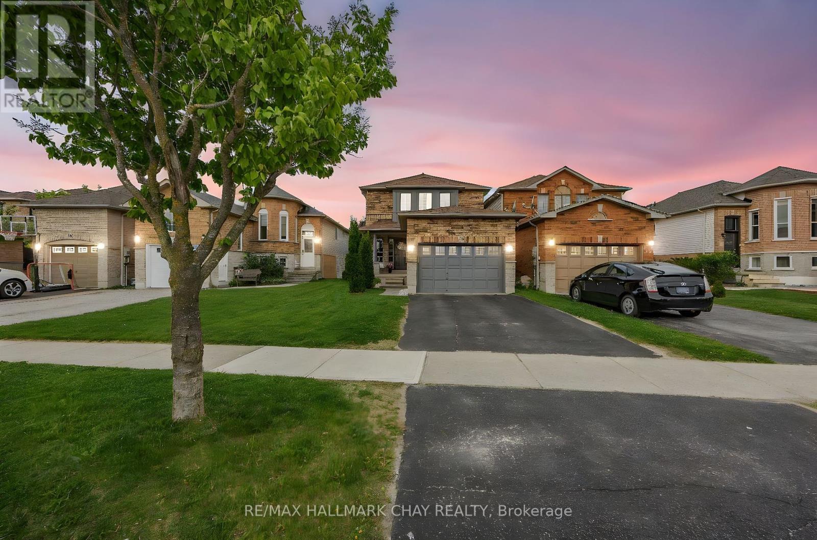 20 Basswood Drive, Barrie, Ontario  L4N 9P1 - Photo 2 - S12089926