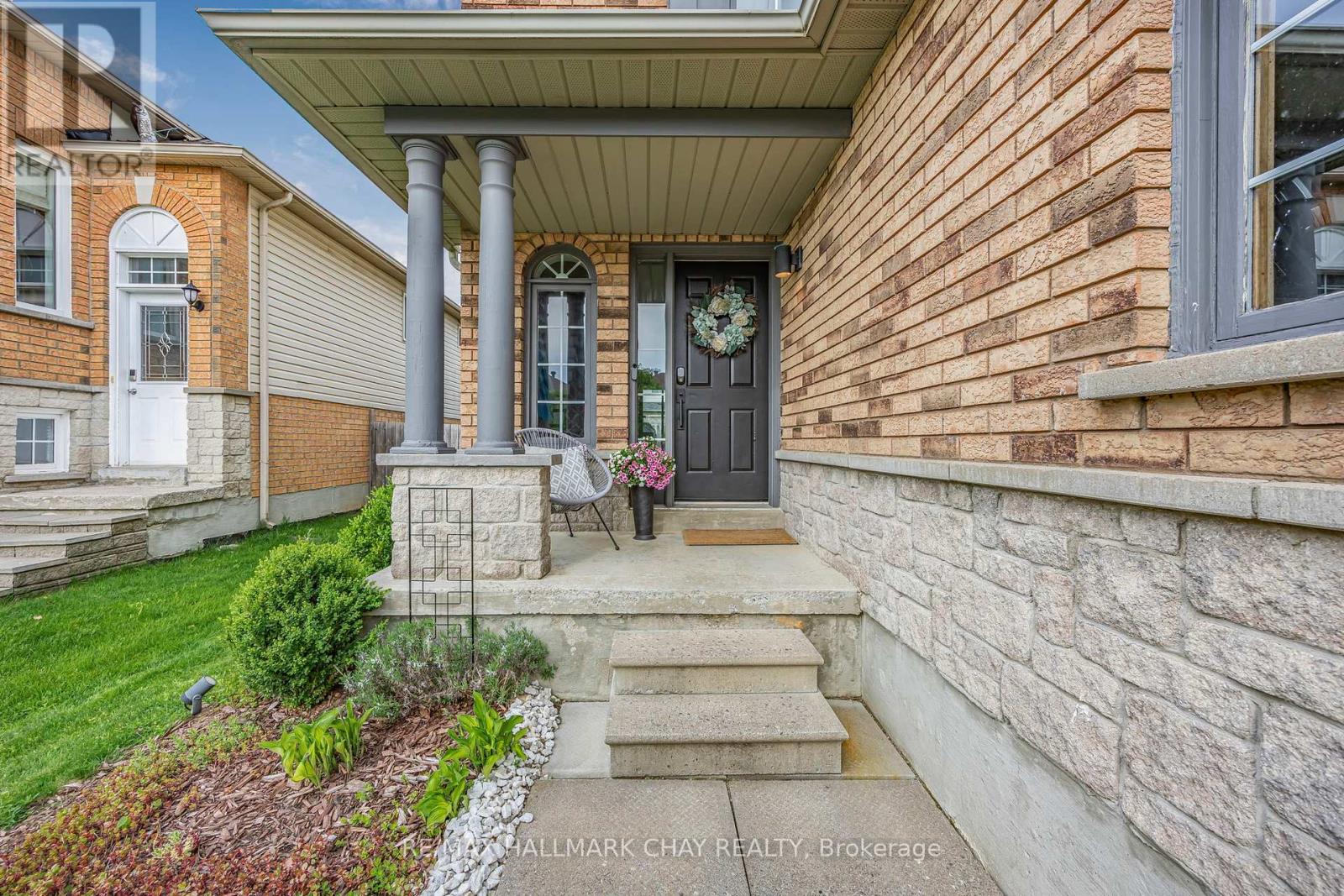 20 Basswood Drive, Barrie, Ontario  L4N 9P1 - Photo 5 - S12089926