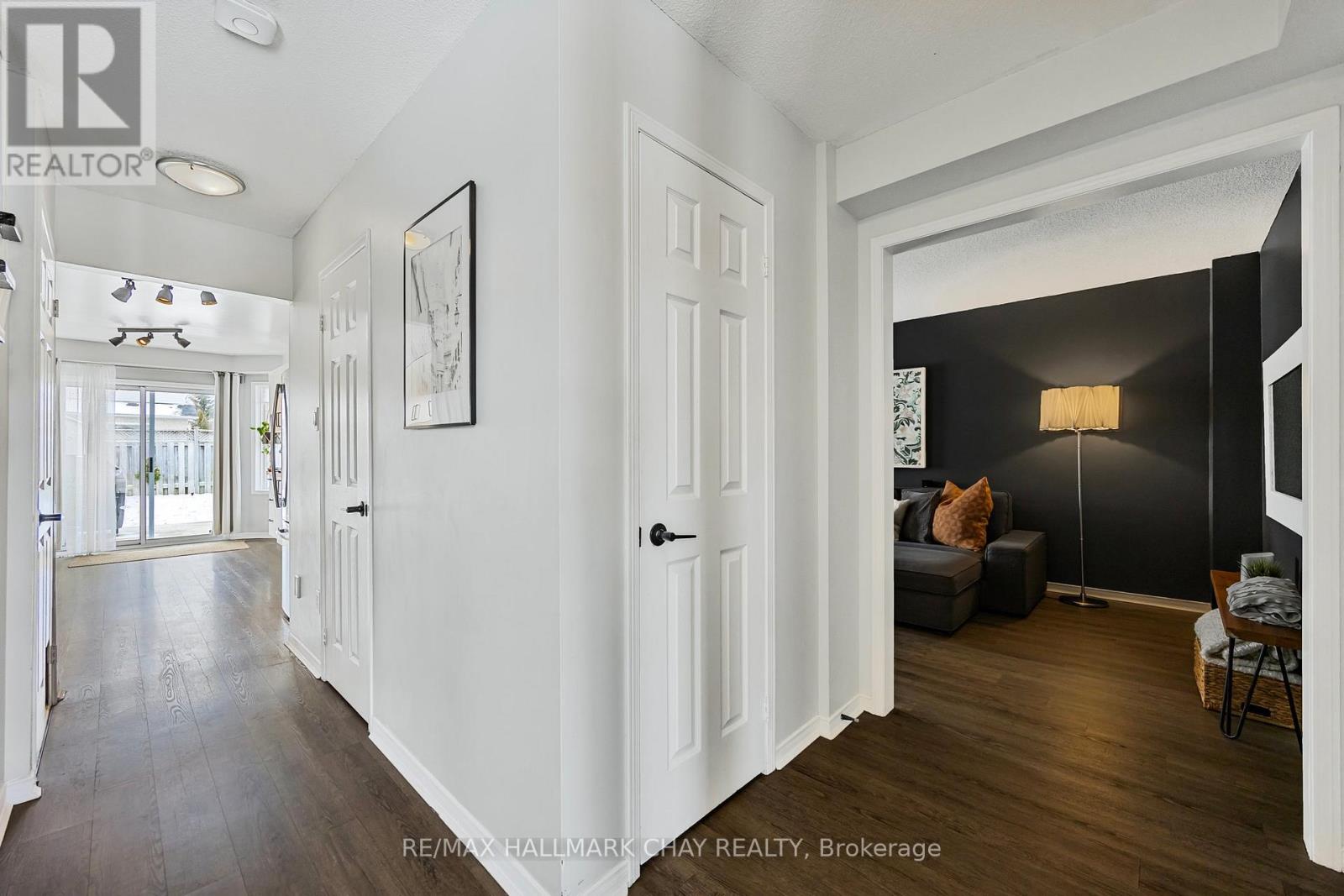 20 Basswood Drive, Barrie, Ontario  L4N 9P1 - Photo 7 - S12089926