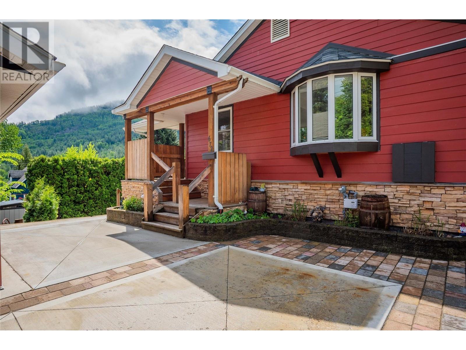 672 Calder Drive, Warfield, BC V1R2H8