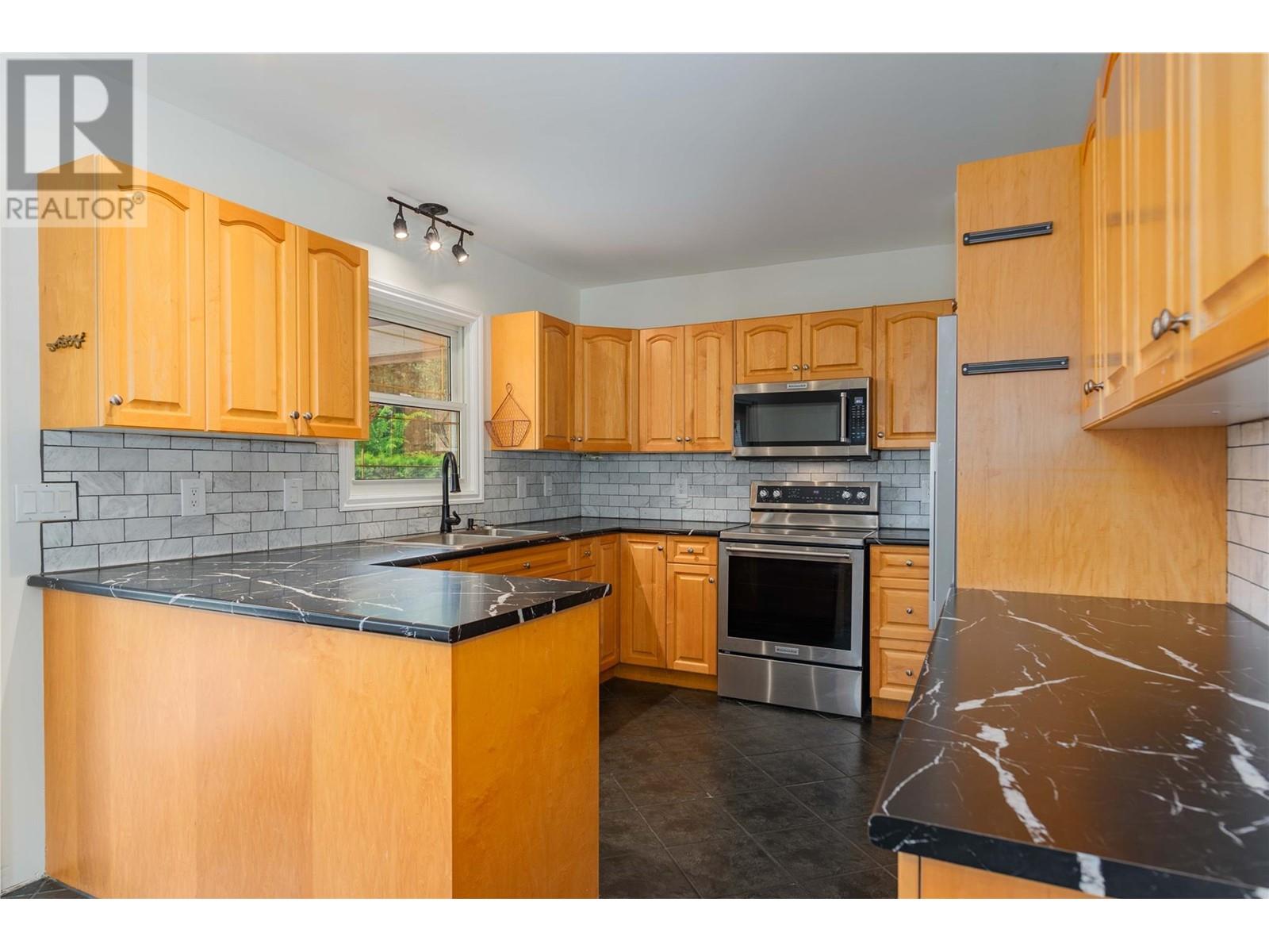 672 Calder Drive, Warfield, BC V1R2H8