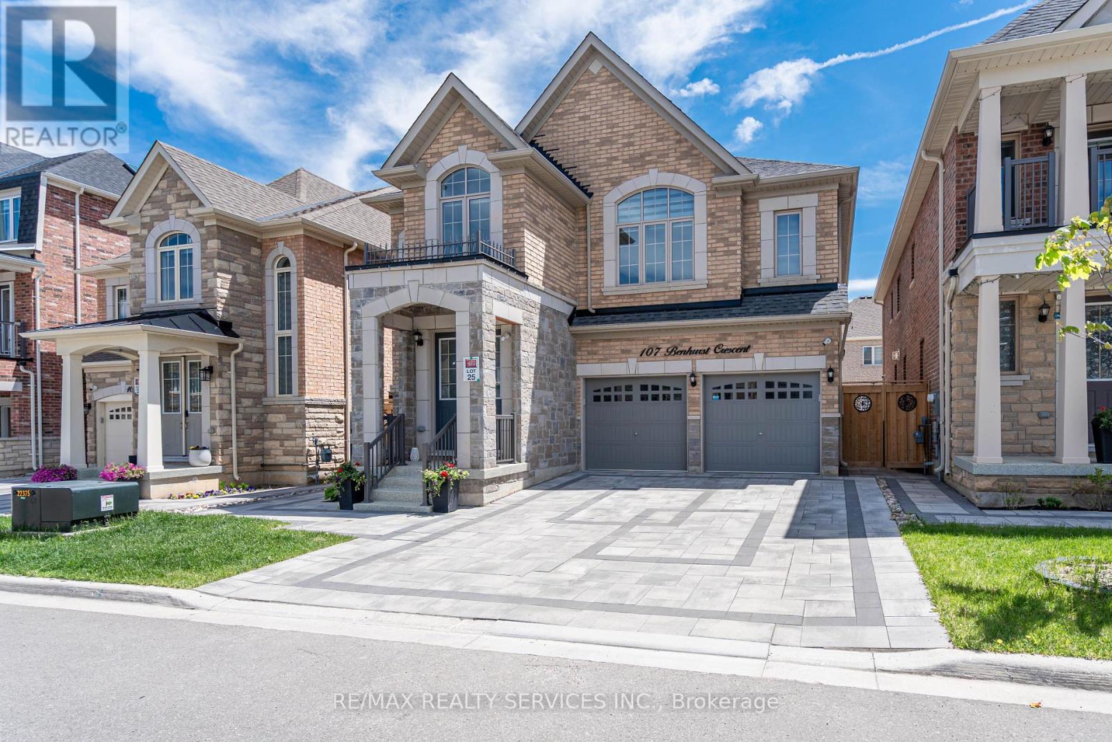 107 Benhurst Crescent, Brampton, Ontario  L7A 5A4 - Photo 2 - W12168193