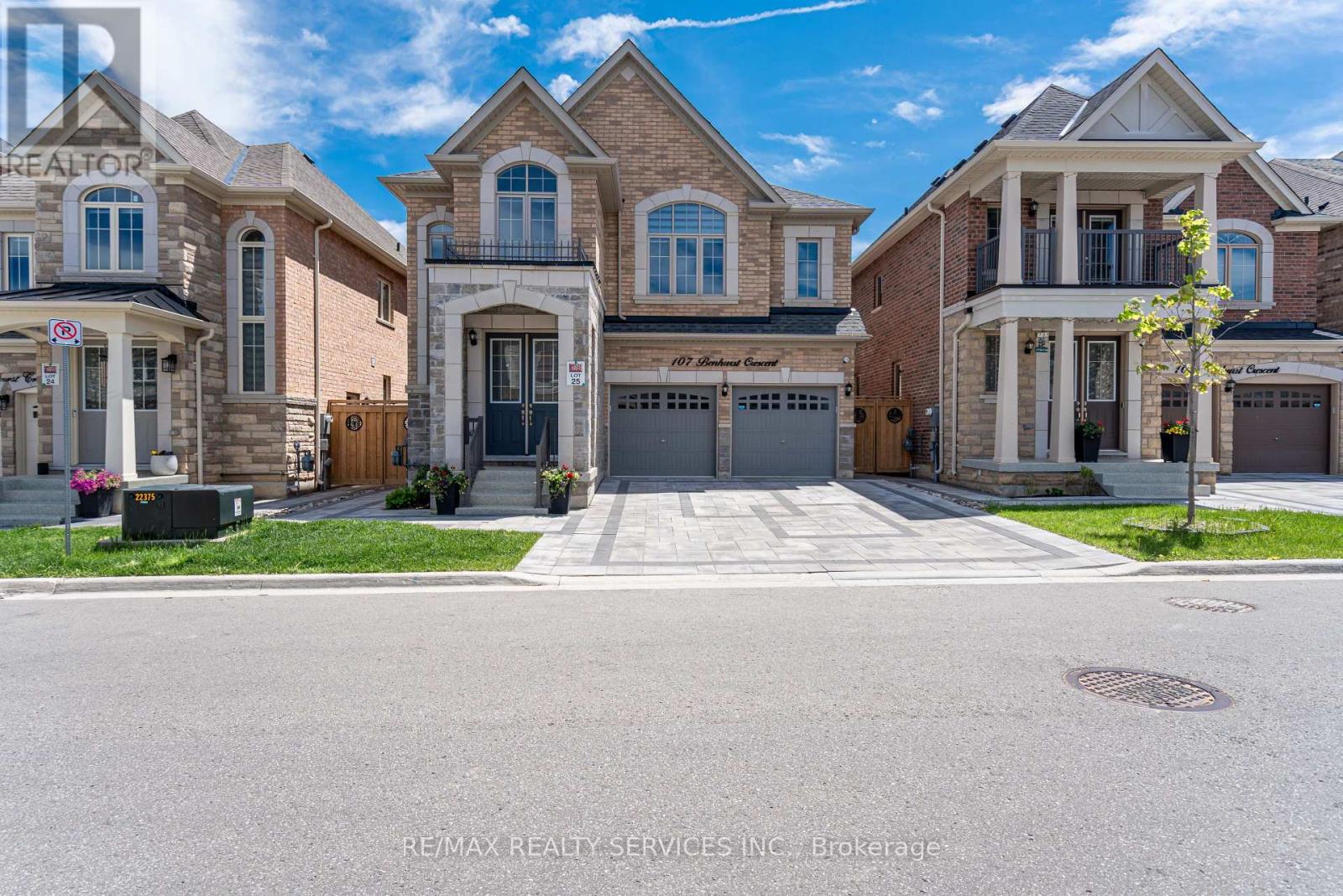 107 Benhurst Crescent, Brampton, Ontario  L7A 5A4 - Photo 4 - W12168193