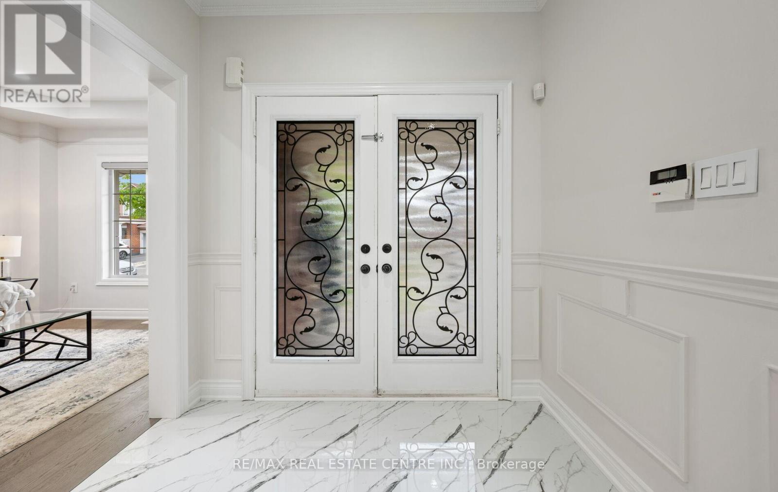 Property at 50 AMBOISE CRESCENT image 3
