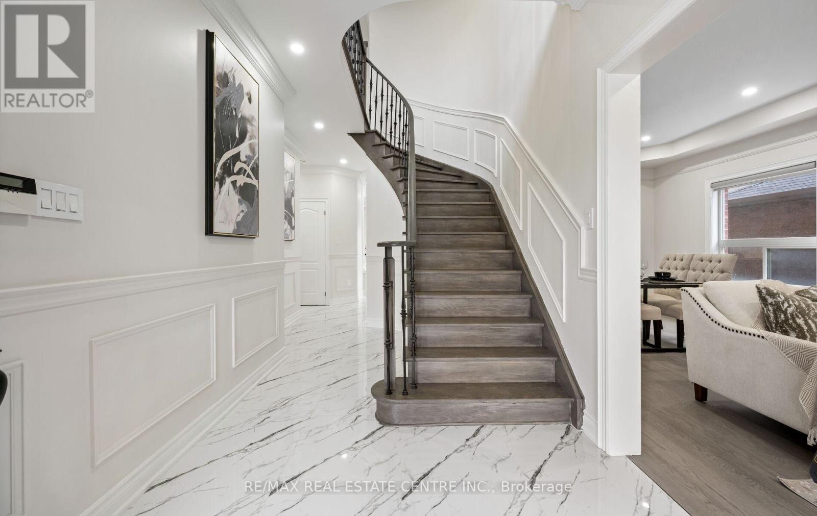 Property at 50 AMBOISE CRESCENT image 4