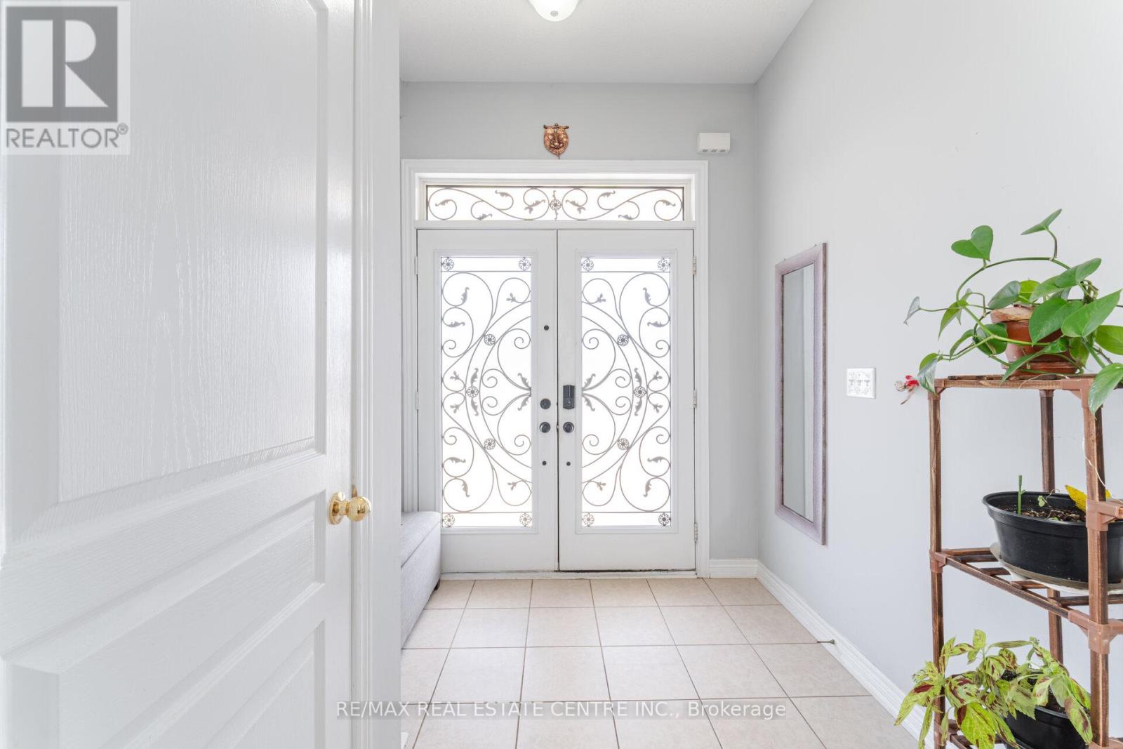 Property at 15 VANDERPOOL CRESCENT image 3