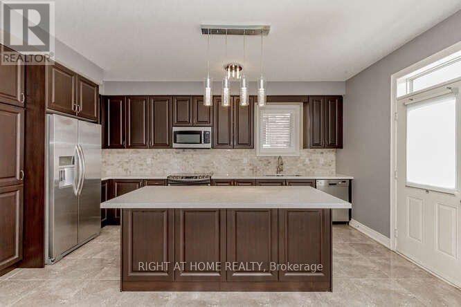 7 Falling Leaf Drive, Caledon, Ontario  L7C 3Z3 - Photo 12 - W12168468
