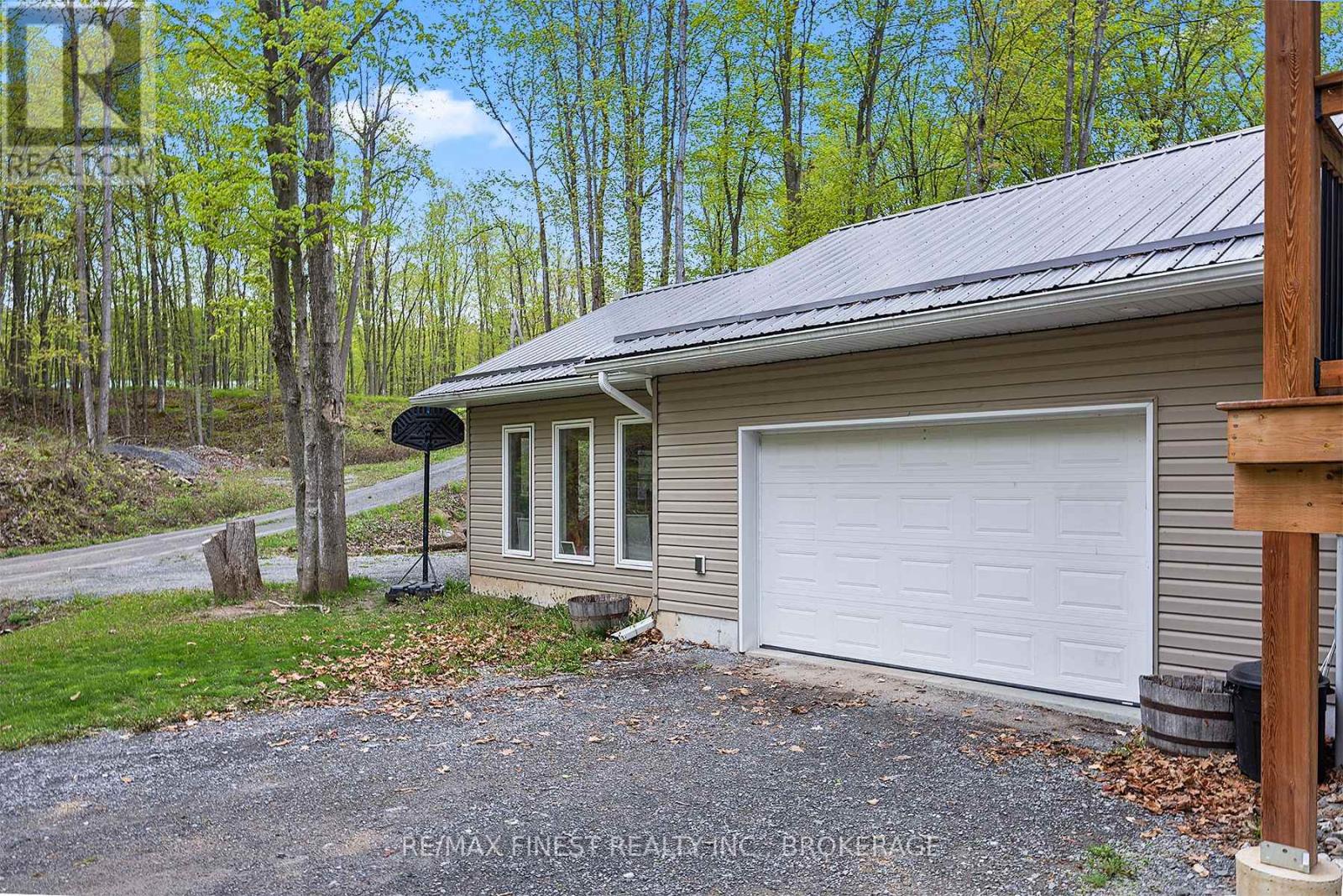 8 Enchanted Lane, Frontenac, Ontario  K0H 2L0 - Photo 4 - X12168568