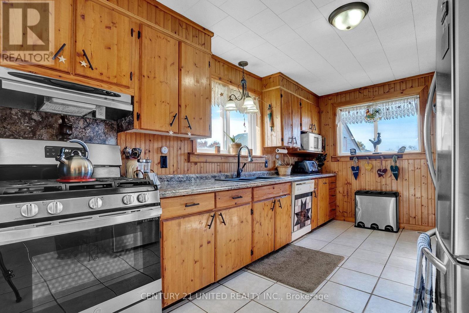 1976 Fish Lake Road, Prince Edward County, Ontario  K0K 1W0 - Photo 19 - X12168602
