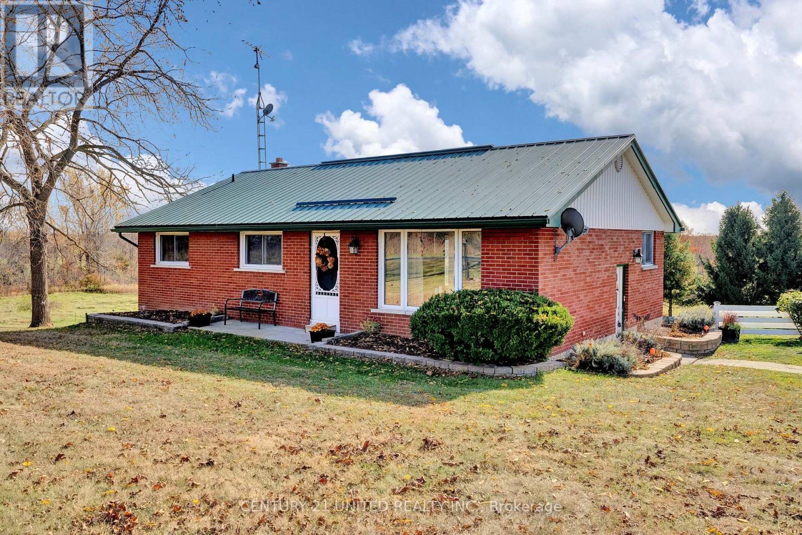1976 Fish Lake Road, Prince Edward County (Sophiasburg Ward), Ontario  K0K 1W0 - Photo 3 - X12168602
