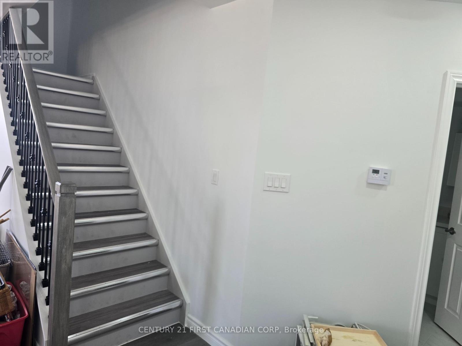 Upper - 387 Maitland Street, London East, Ontario  N6B 1W1 - Photo 13 - X12168513