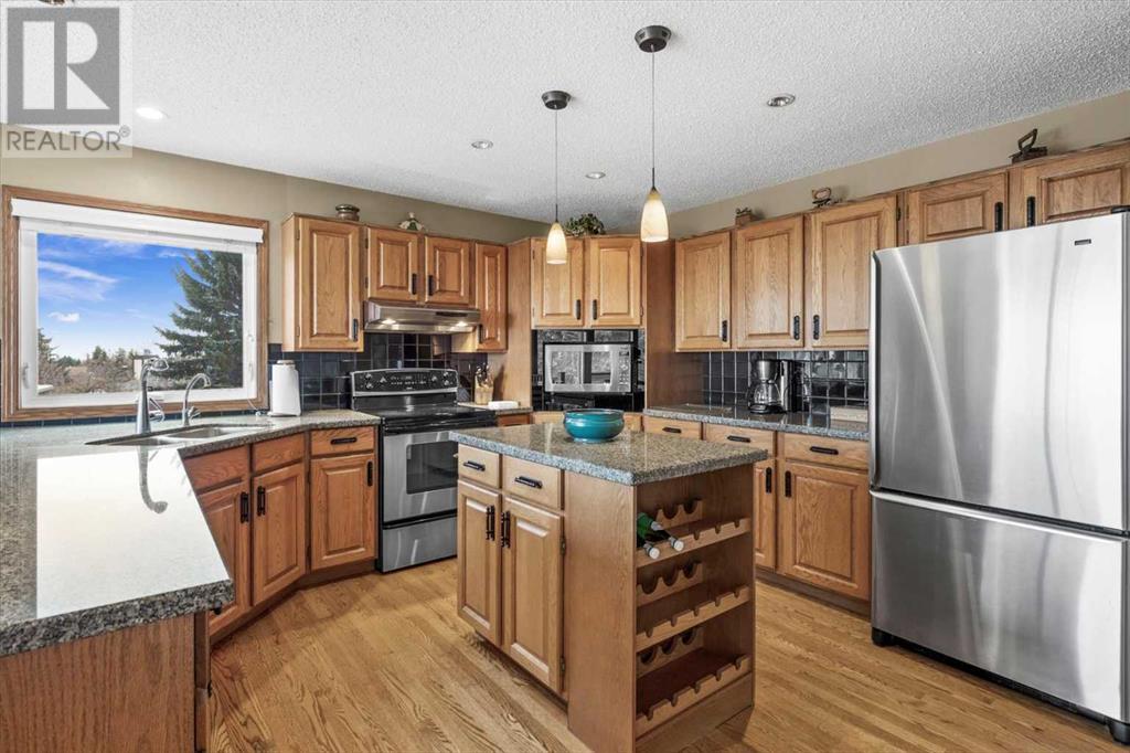 12 Strathaven Mews Sw, Calgary, Alberta  T3H 2G2 - Photo 13 - A2210501