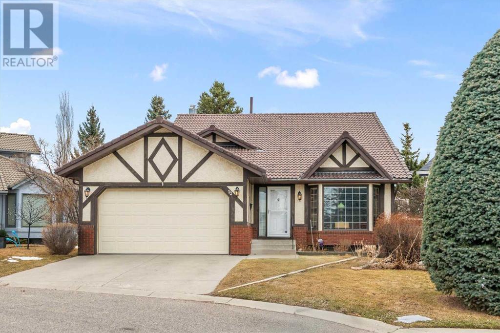 12 Strathaven Mews Sw, Calgary, Alberta  T3H 2G2 - Photo 1 - A2210501