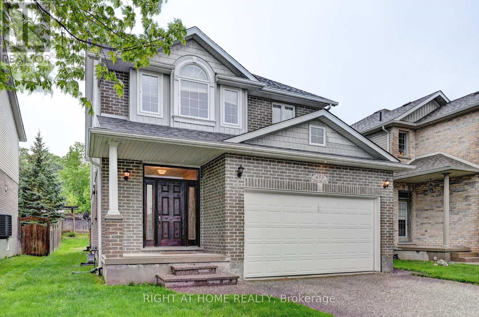 653 Rhine Fall Drive, Waterloo, Ontario  N2V 2S8 - Photo 2 - X12168216