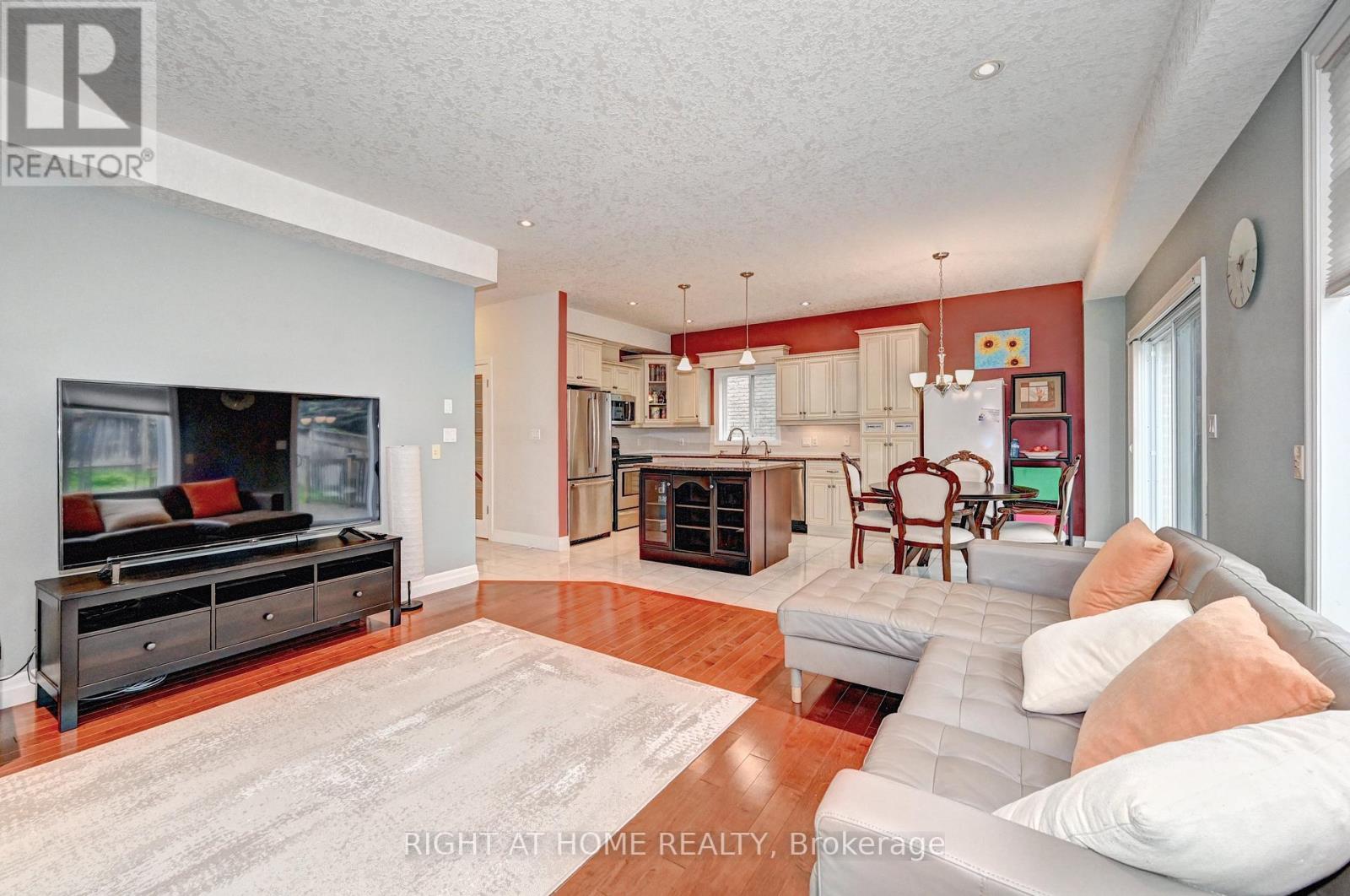 653 Rhine Fall Drive, Waterloo, Ontario  N2V 2S8 - Photo 8 - X12168216