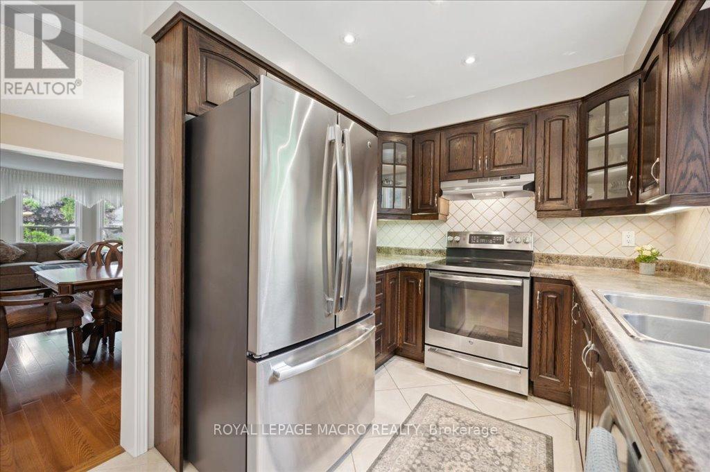 211 Rushdale Drive, Hamilton (Rushdale), Ontario  L8W 2Z5 - Photo 13 - X12168292