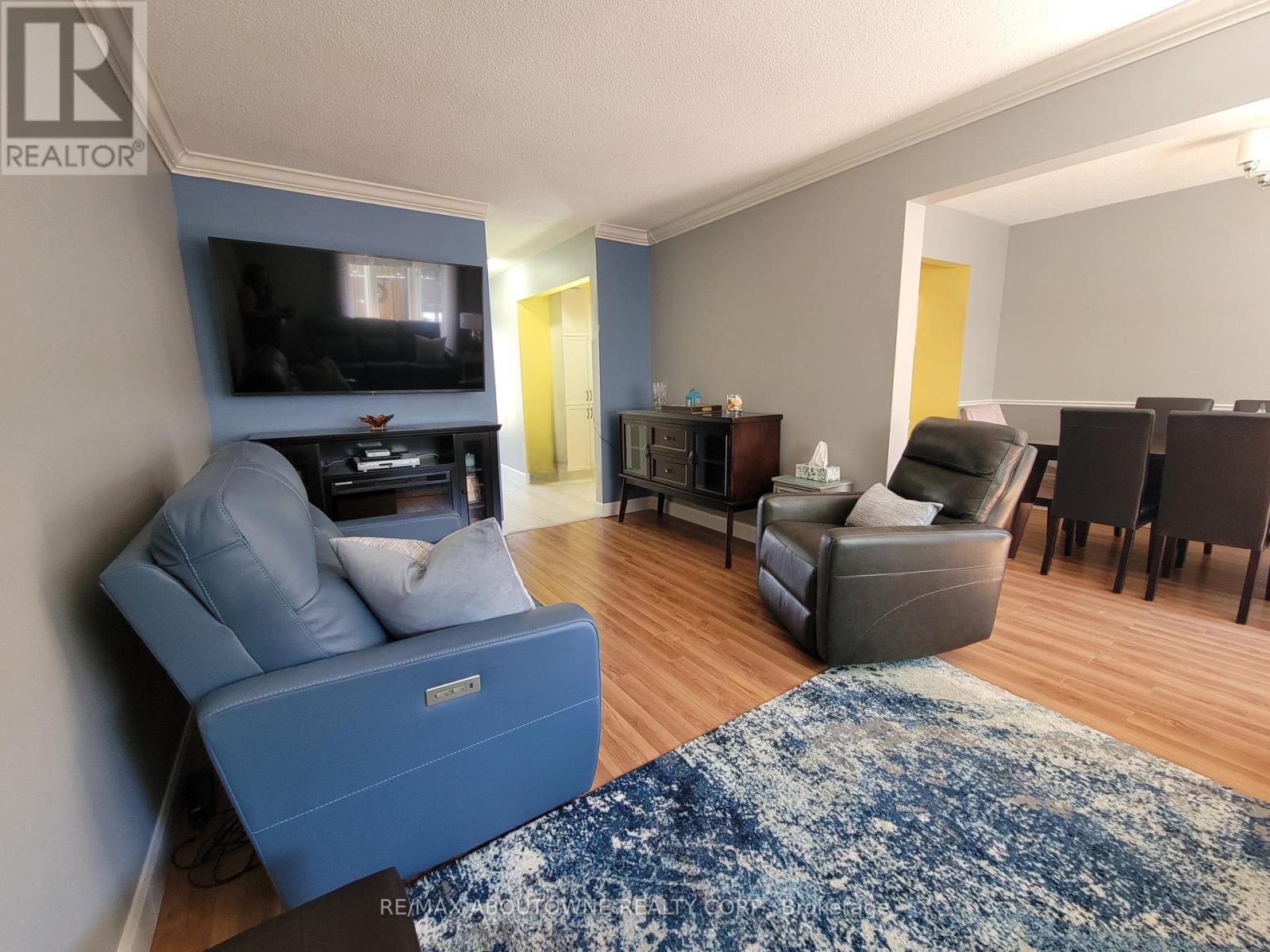 Property at 44 - 1 ROYALWOOD COURT image 5