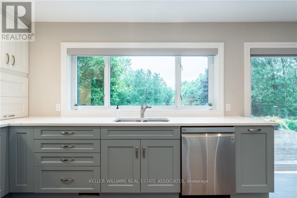 338 Carlisle Road, Hamilton, Ontario  L0R 1H1 - Photo 11 - X12168464