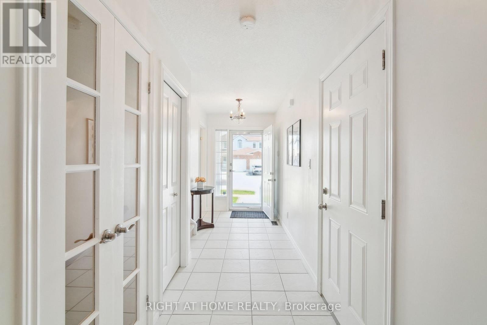 18 Dougall Street, Guelph, Ontario  N1E 0G8 - Photo 2 - X12168486