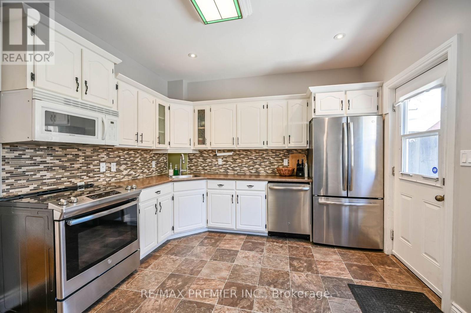 53 Douglas Avenue, Hamilton, Ontario  L8L 5R2 - Photo 13 - X12168499