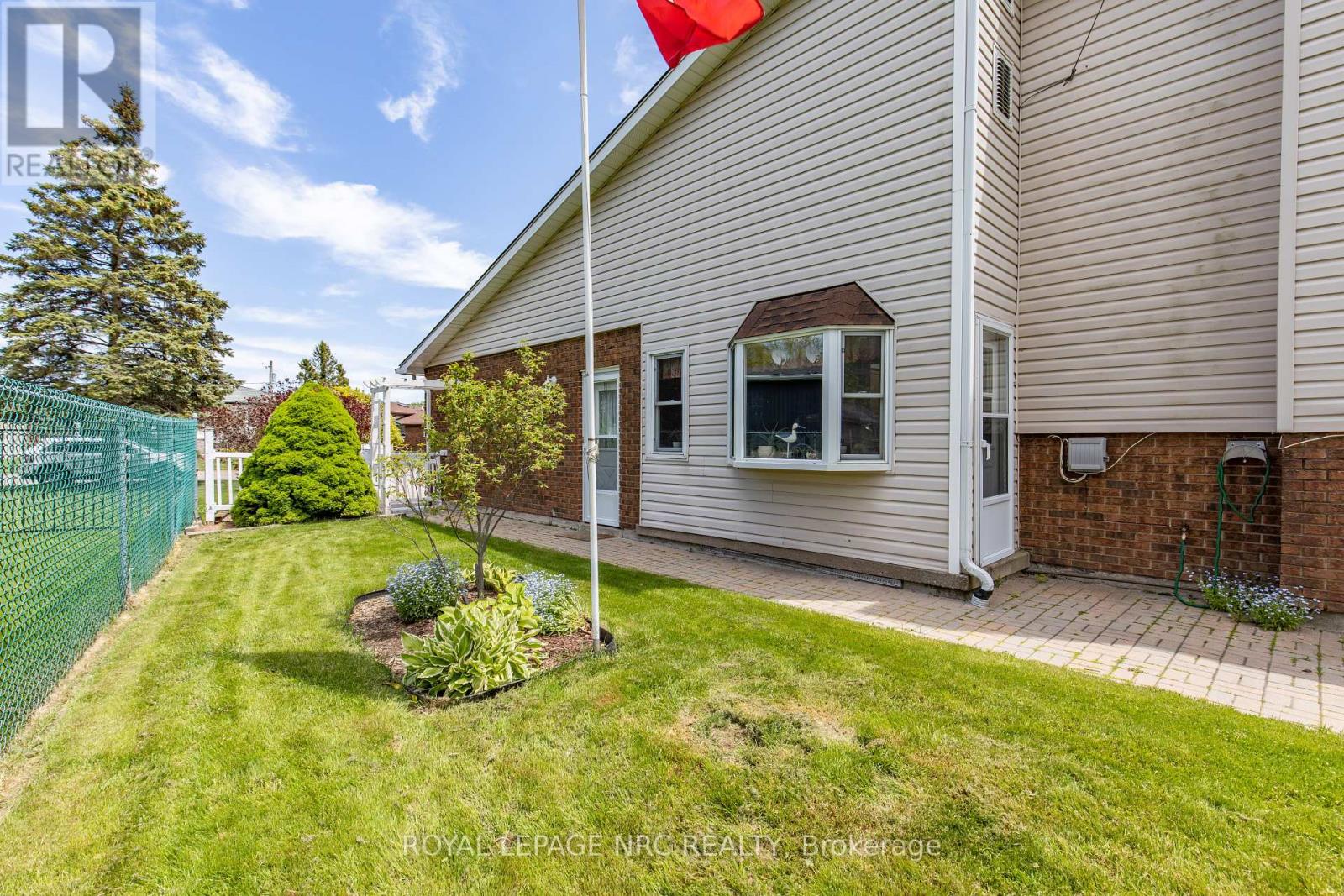 Property at 29 MICHAEL DRIVE N image 4