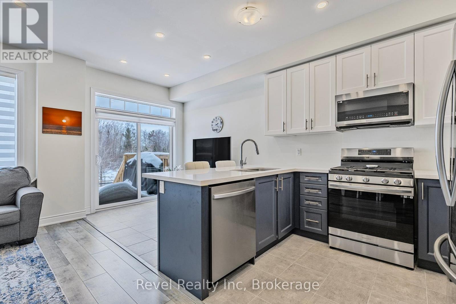 34 Little River Crossing, Wasaga Beach, Ontario L9Z 0J8 - Photo 5 - S12168552