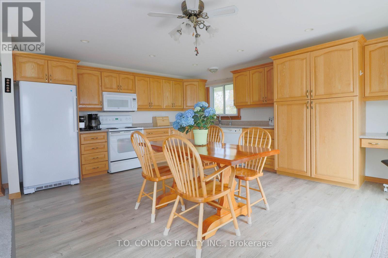 689 North Shore Drive E, Otonabee-South Monaghan, Ontario  K0L 1B0 - Photo 18 - X12157728