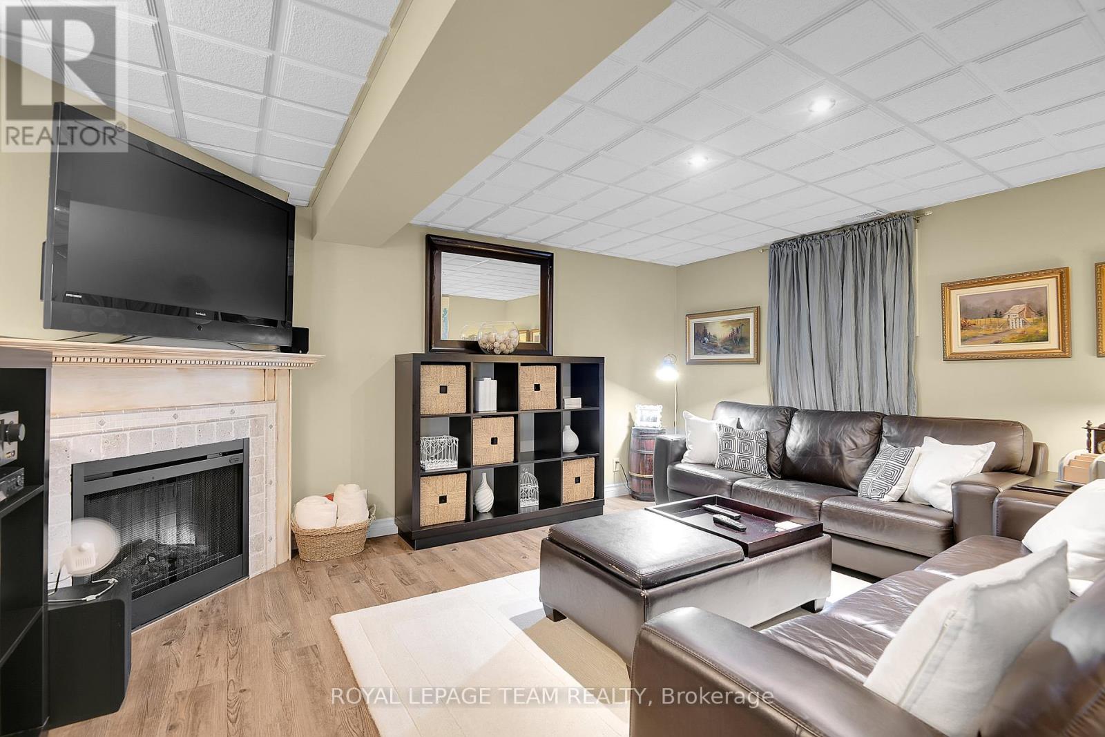 47 Windsor Drive, Brockville, Ontario  K6V 3H7 - Photo 17 - X12168509