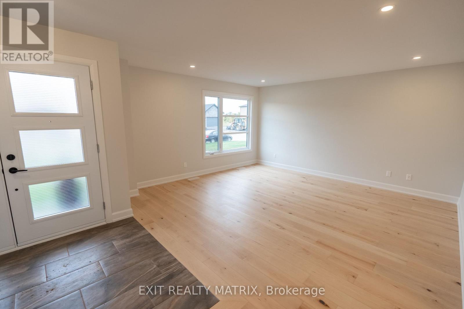 1413 Caroline Court, Cornwall, Ontario  K6J 0C5 - Photo 3 - X12168538