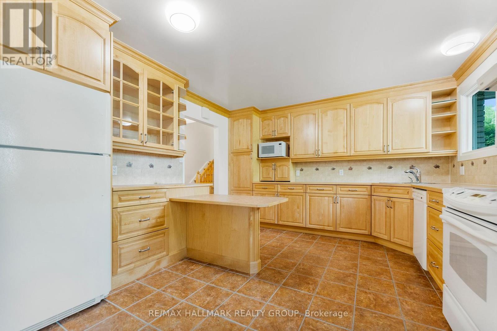 2153 Fillmore Crescent, Ottawa, Ontario  K1J 6A1 - Photo 15 - X12168448