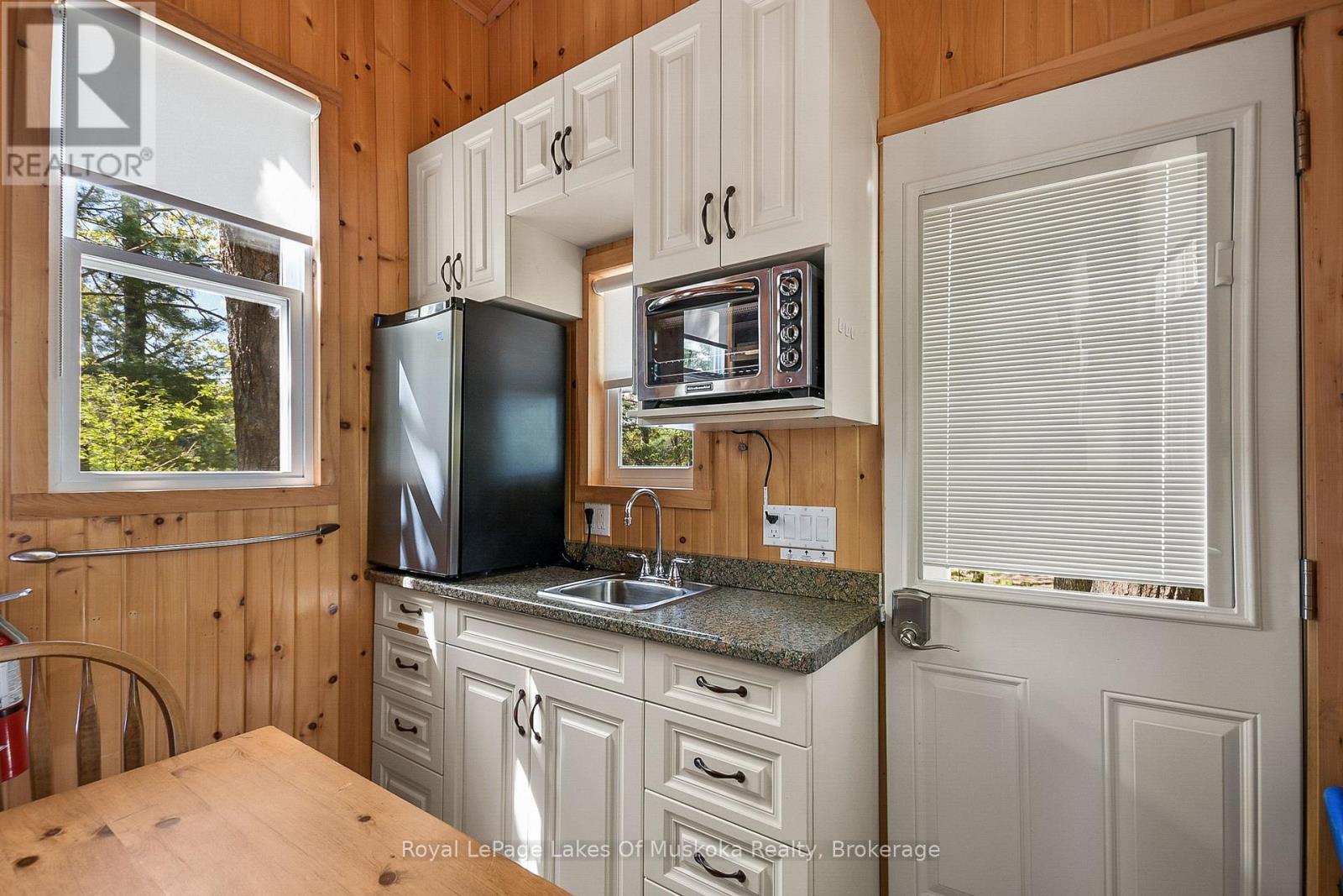 71 Earls Road, The Archipelago, Ontario  P0C 1H0 - Photo 11 - X12166454
