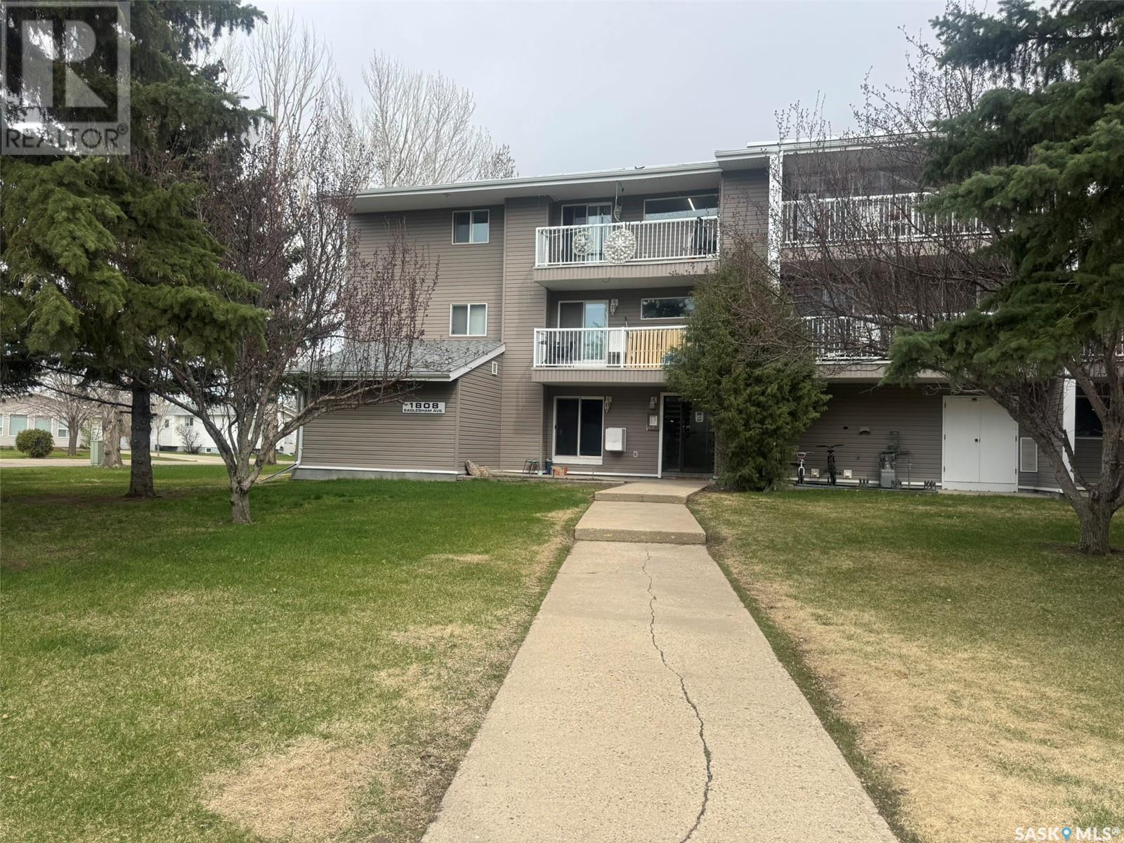 207 1808 Eaglesham AVENUE, Weyburn, Saskatchewan