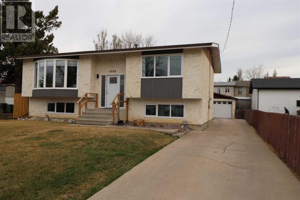 1009 20 Ave, Coaldale, Alberta  T1M 1C2 - Photo 1 - A2211966