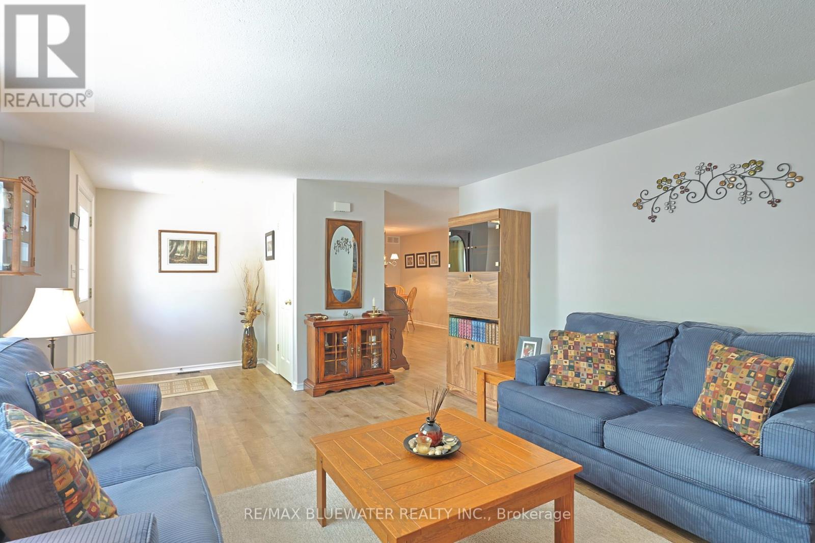 209 Biltmore Drive, South Huron, Ontario  N0M 1T0 - Photo 10 - X12168633