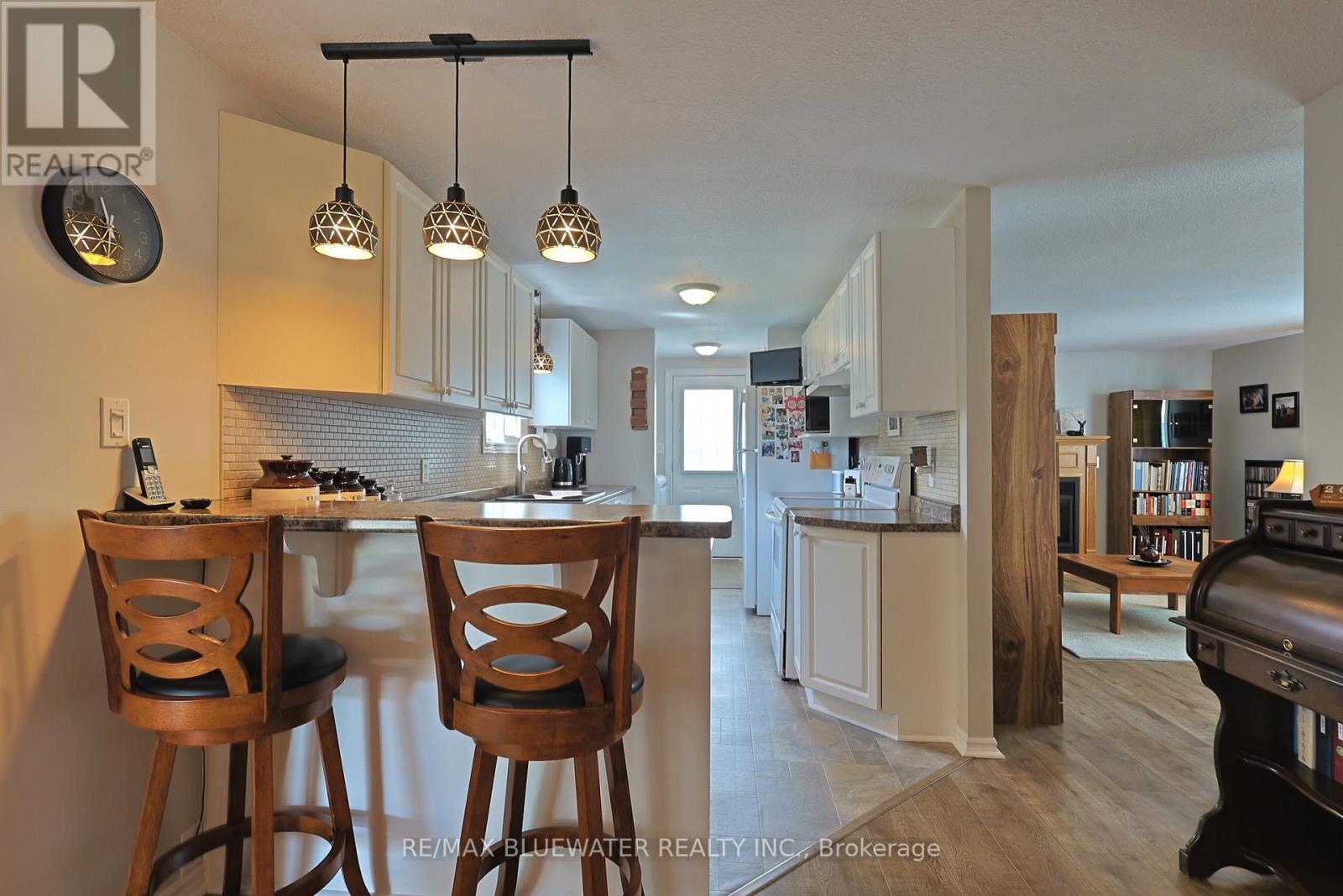 209 Biltmore Drive, South Huron, Ontario  N0M 1T0 - Photo 14 - X12168633