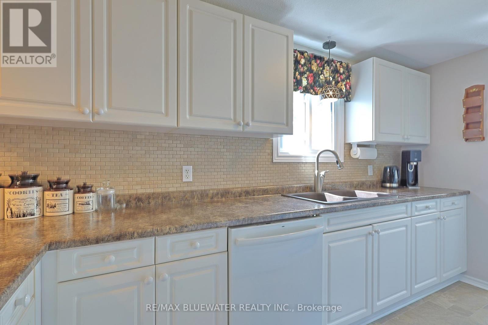 209 Biltmore Drive, South Huron, Ontario  N0M 1T0 - Photo 17 - X12168633
