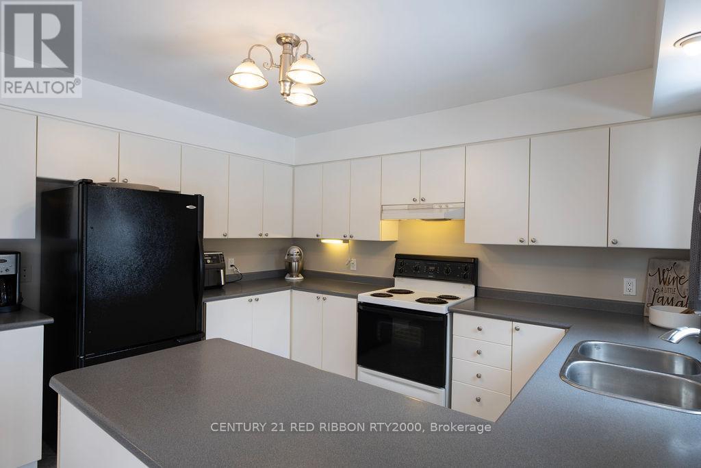229 Marla Court, Strathroy-Caradoc, Ontario  N7G 4L8 - Photo 10 - X12168794