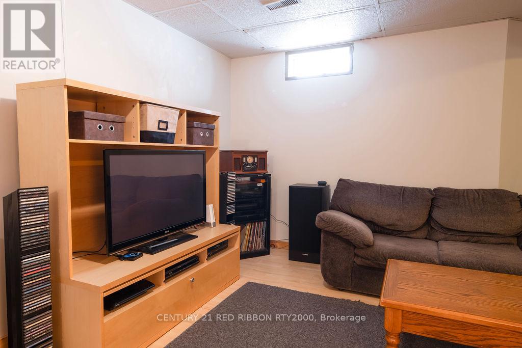 229 Marla Court, Strathroy-Caradoc, Ontario  N7G 4L8 - Photo 35 - X12168794