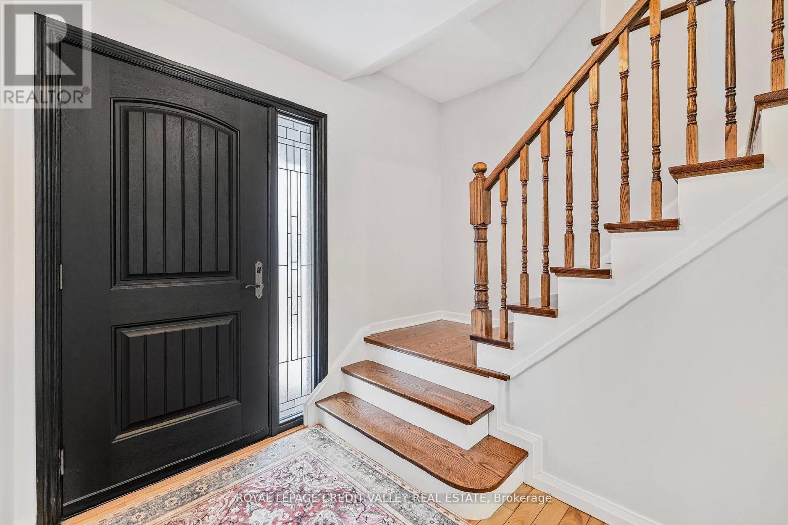 36 Lockton Crescent, Brampton, Ontario  L6W 1C3 - Photo 5 - W12044543