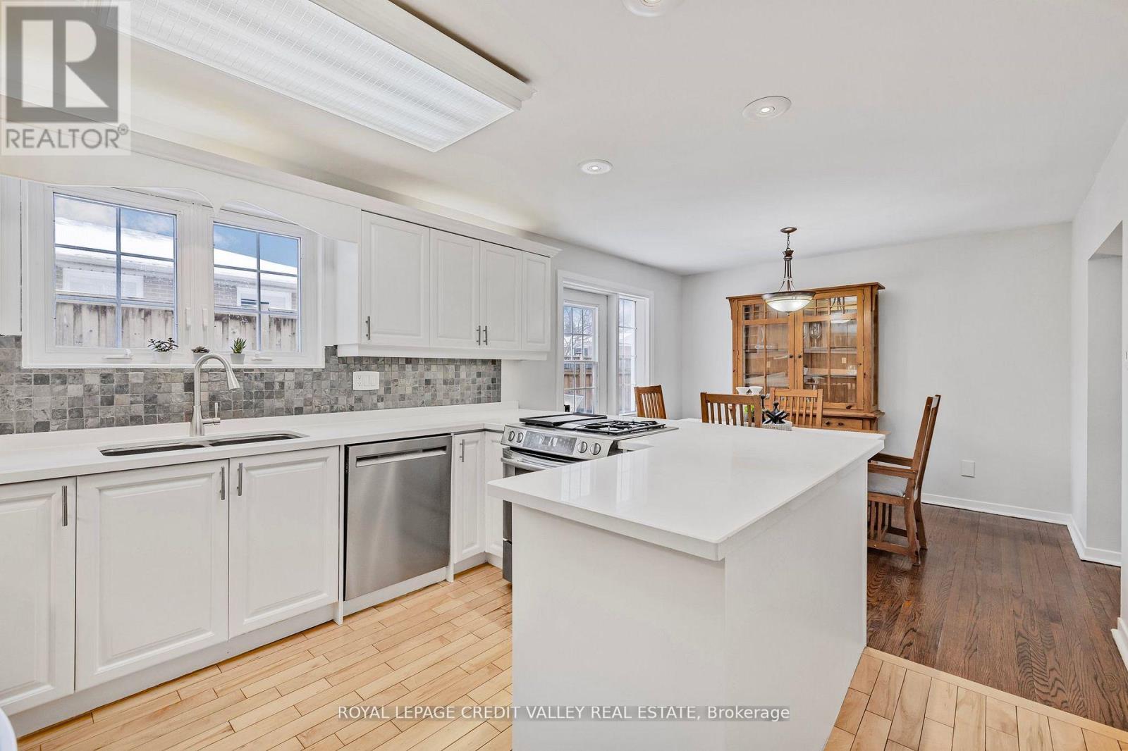 36 Lockton Crescent, Brampton, Ontario  L6W 1C3 - Photo 12 - W12044543