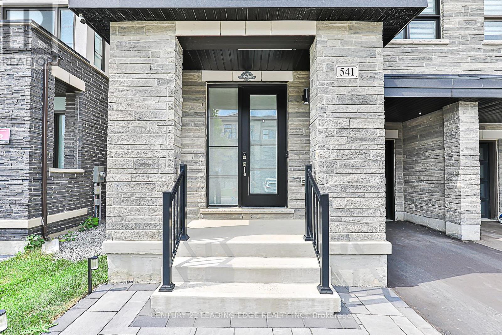 541 New England Court, Newmarket, Ontario  L3X 0M5 - Photo 3 - N12168598