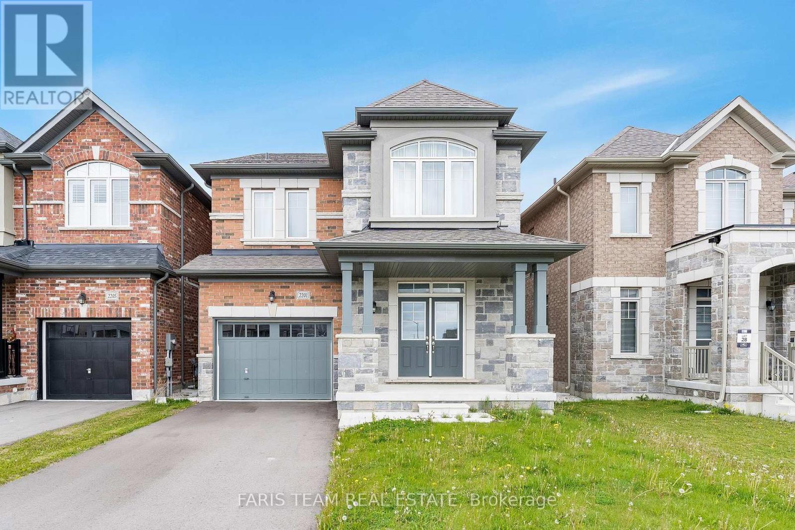2201 Lozenby Street, Innisfil, Ontario  L9S 0M9 - Photo 2 - N12168604