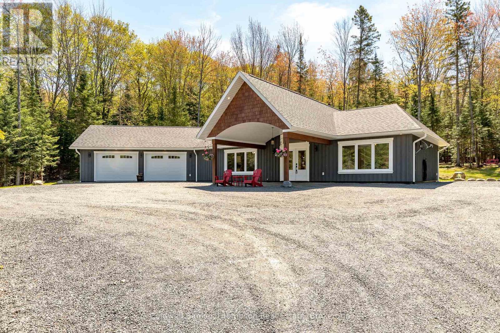 1025 South Waseosa Lake Road, Huntsville, Ontario  P1H 2N5 - Photo 1 - X12168651