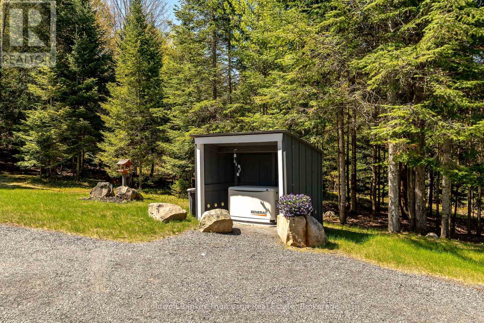 1025 South Waseosa Lake Road, Huntsville, Ontario  P1H 2N5 - Photo 33 - X12168651